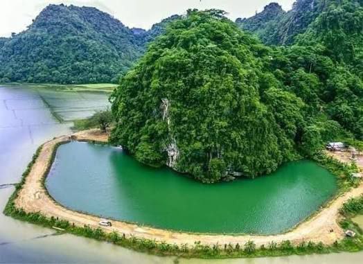 Kayin Traditional Dress