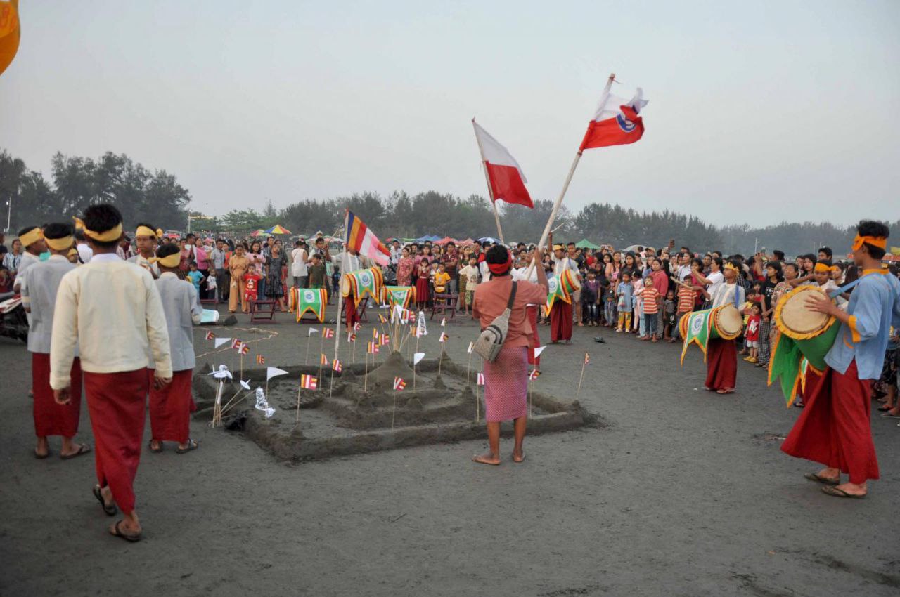 Rakhine Traditional Dress
