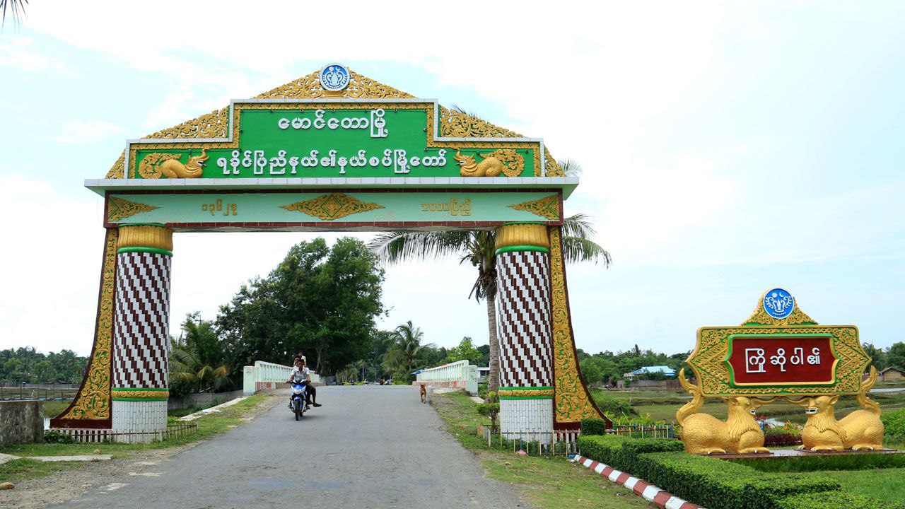 Rakhine Traditional Dress